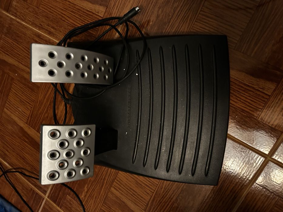 Vendo Volantes e pedais