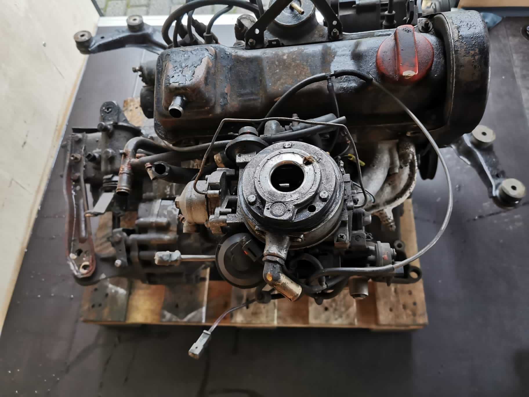 Silnik gaźnik skrzynia biegów 4 biegowa VW Golf 2 II 1.3 KPL. - RF