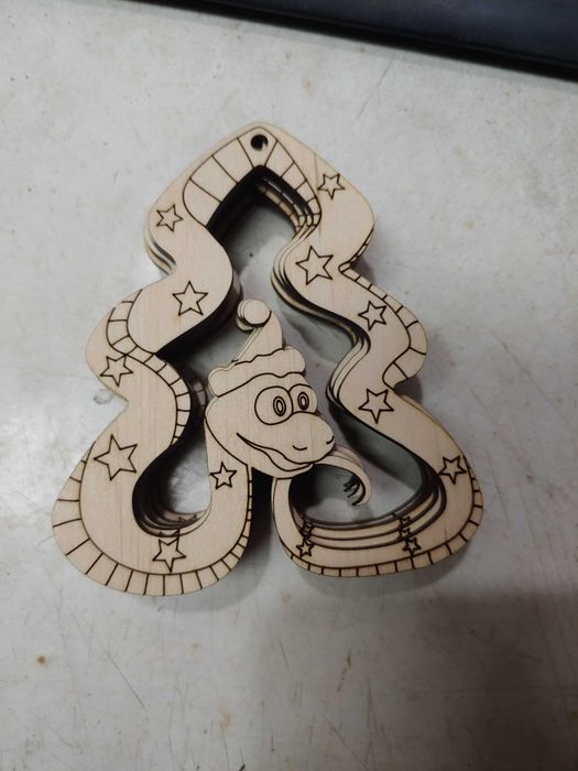 Іграшки на ялинку з акріла(органічне скло),фанери