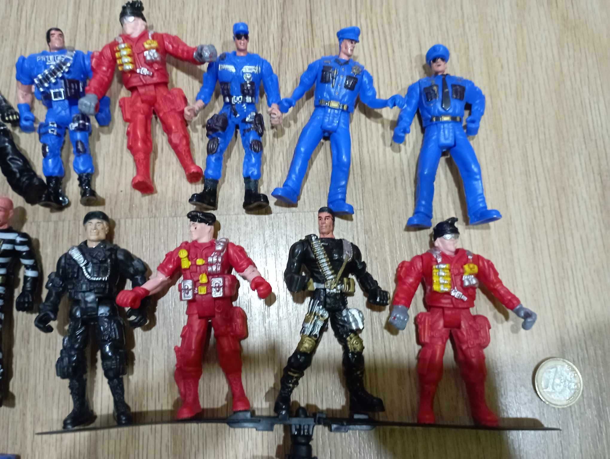 Conjunto figuras de ação - policias, militares