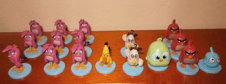 Figurki z soczków z Biedronki z różnych serii.