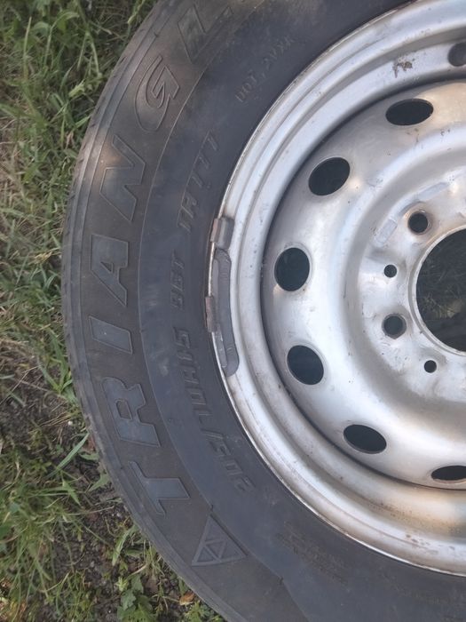 2 леса 205/70 R15 для Ниви Шевроле.