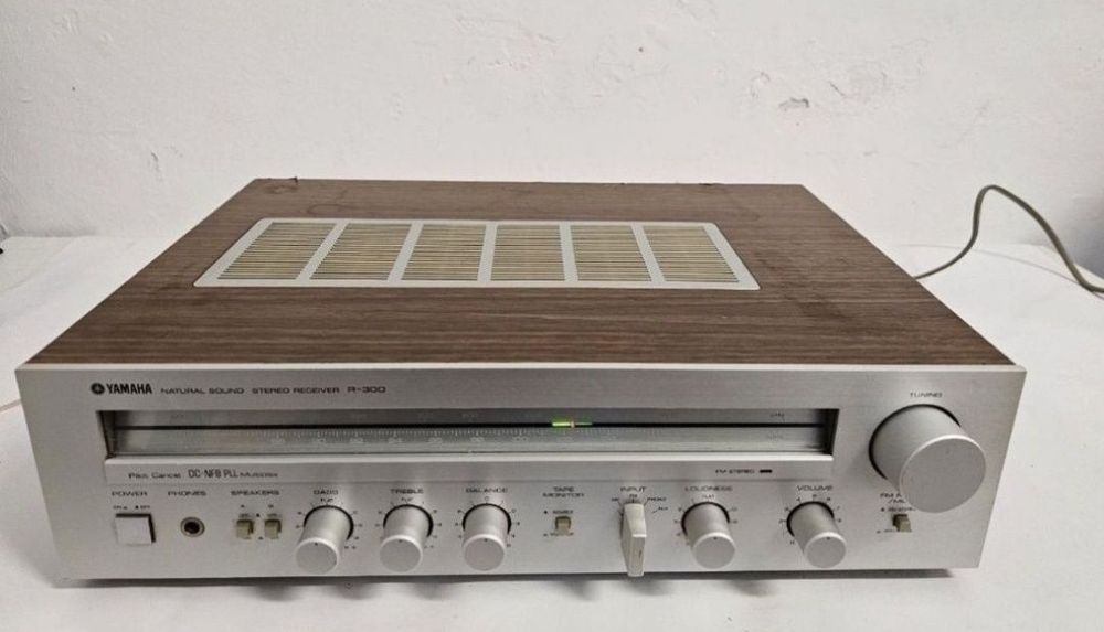 Amplituner Yamaha R-300. Made in Japan