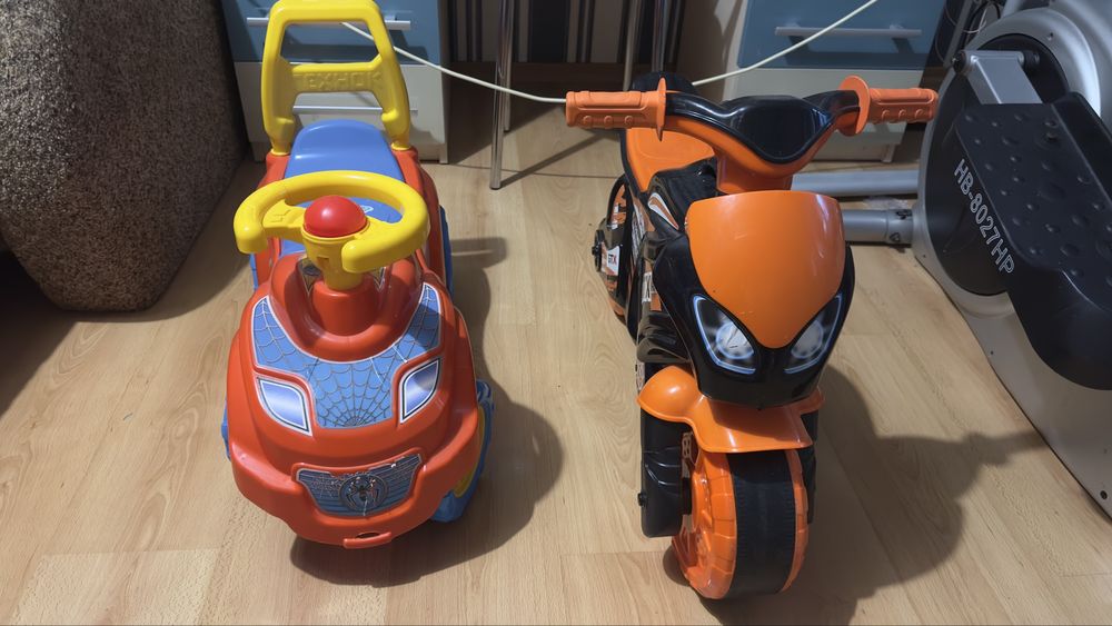 Продам дитячі машинка та мотоцикл