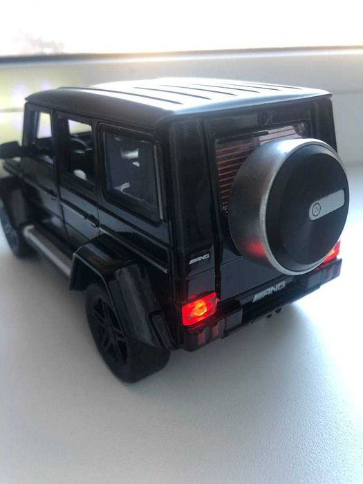 Мерседес Гєлік метал 15 см,світло,звук,все! відчиняється