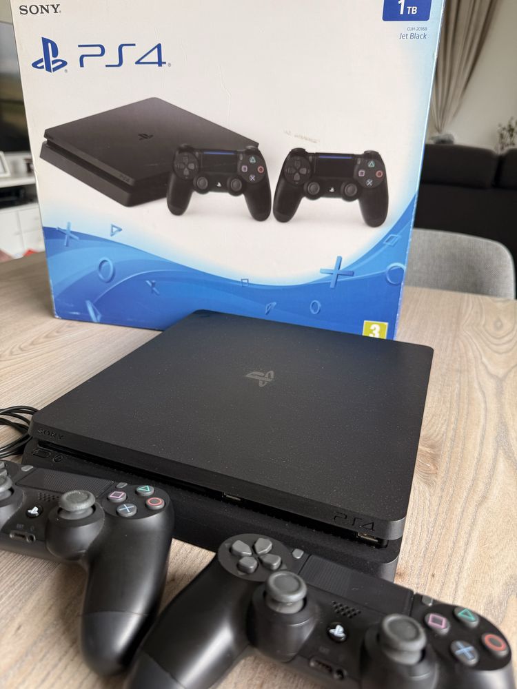 Sony PlayStation 4 PS4 + 2 pady oryginalne + oryginalne pudelko !