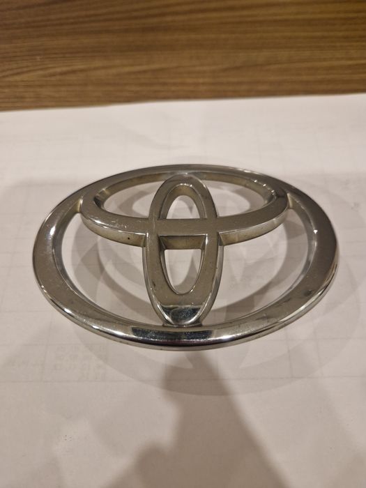 Emblemat grilla rav 4