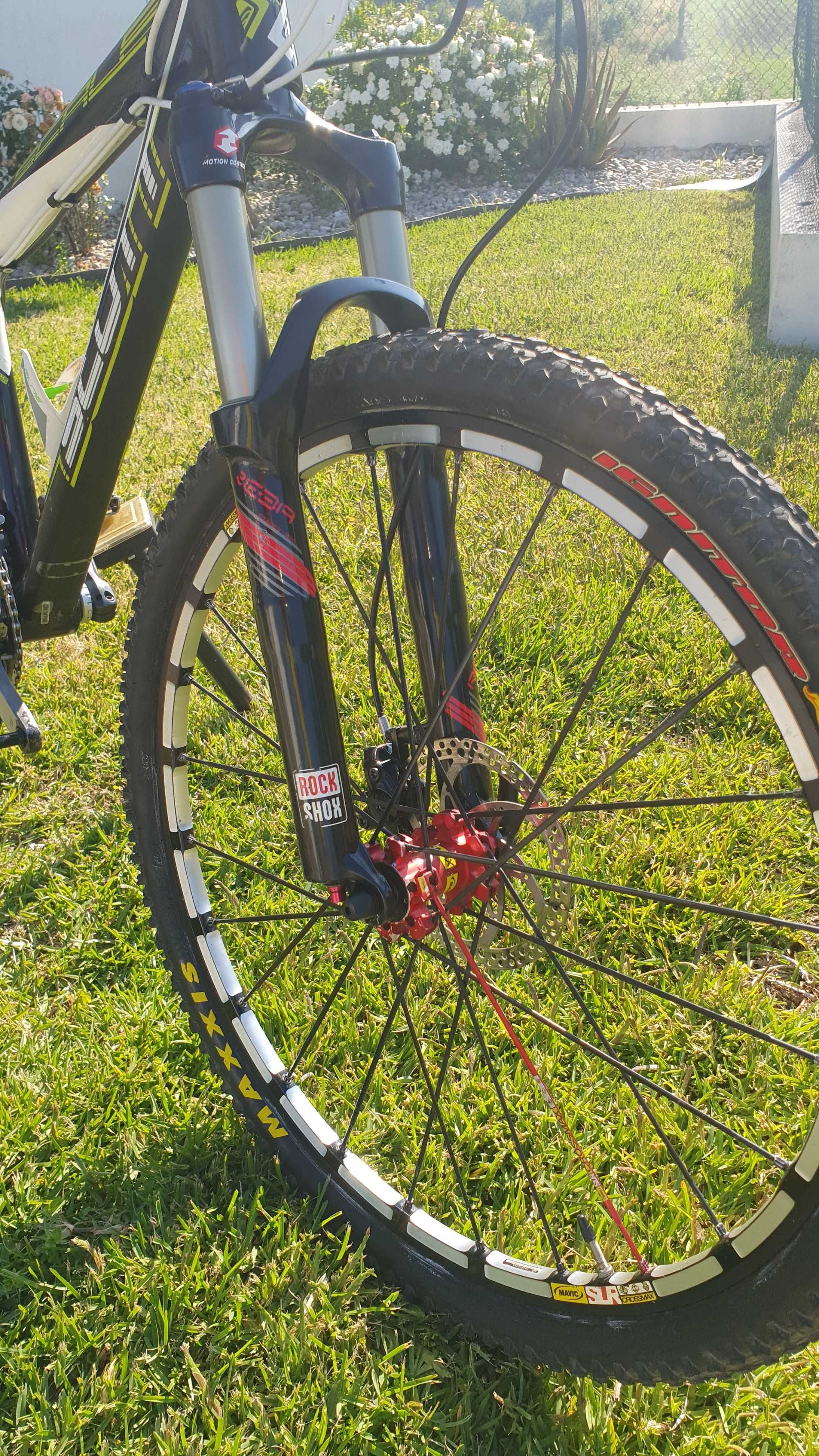 Bicicleta Scott scale carbono