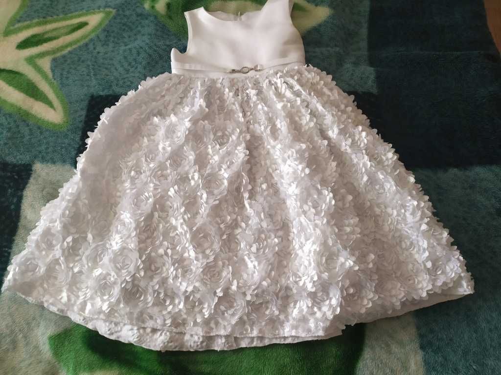 Продам белоснежное платье на выпускной для девочки 5-6 лет-302гр.