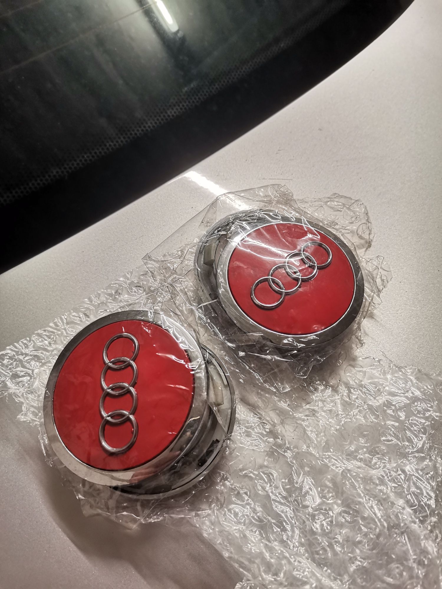 Centros Audi 70mm vermelhos