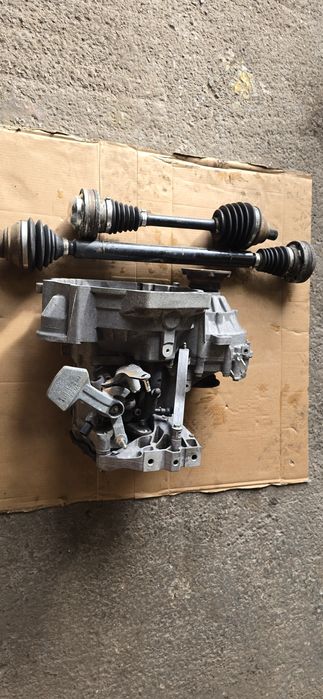 Skrzynia biegów JCS  cadyy touran komplet