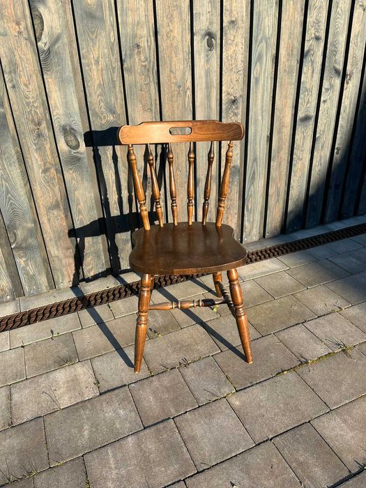 Vintage krzesło "Made in Yugoslavia" – klasyczny styl