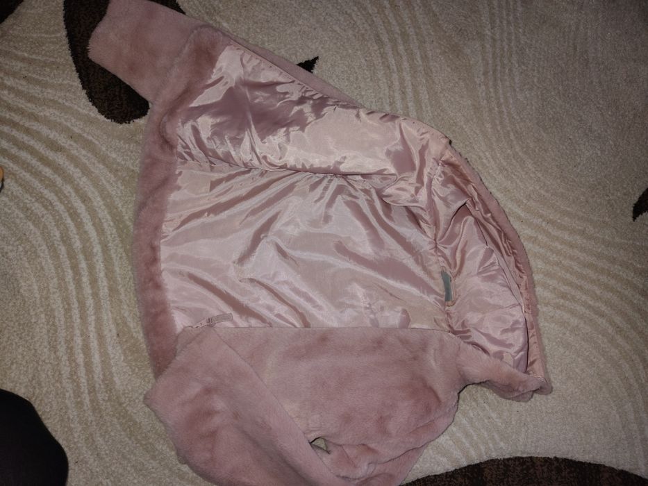 Легка шубка для дівчинки