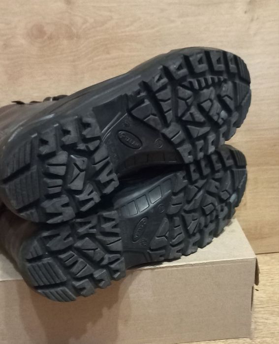 Берци Талан .Демісизон ,Зима (високі) Літні(короткі) .Gore-Tex.