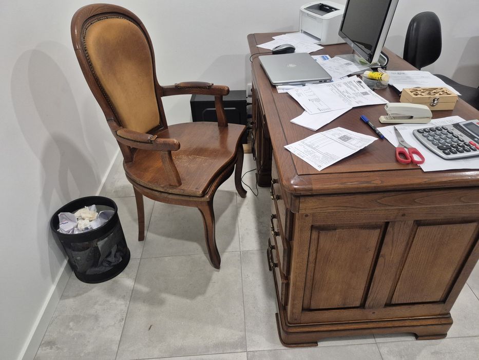 Secretaria e cadeira