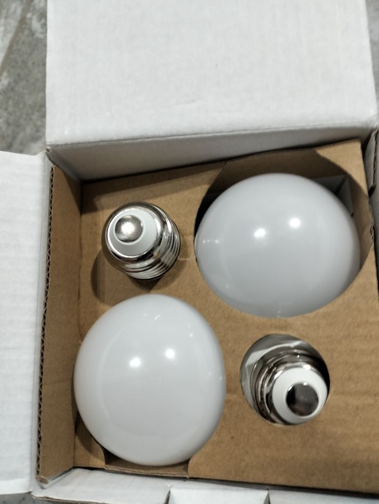 Żarówki wi fi LED bulb with