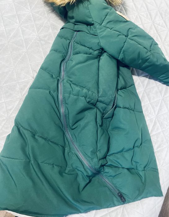 Пуховик  зимовий, теплий.