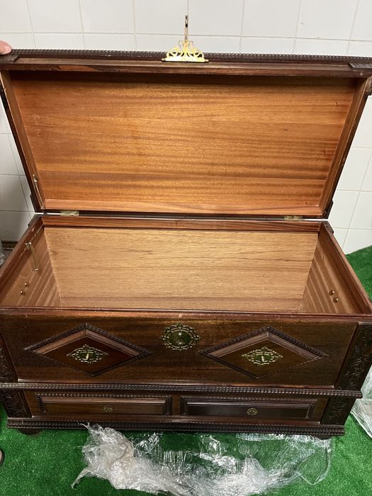 Arca Madeira antiga  Trabalhada