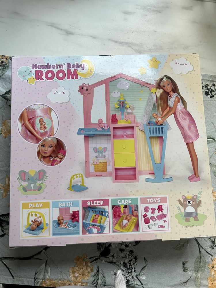 Pokój dla dziecka z lalka