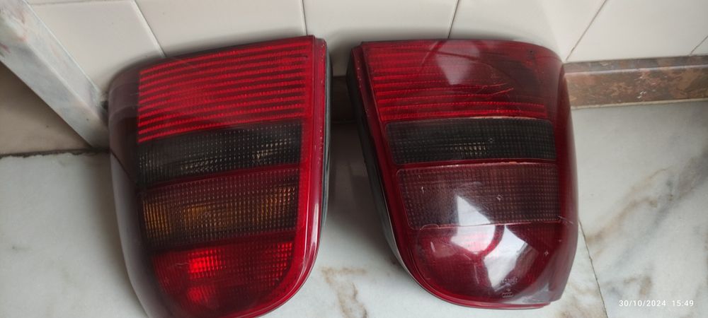 Quadrante Audi A4 B5, tudo a funcionar e dois farolins traseiros