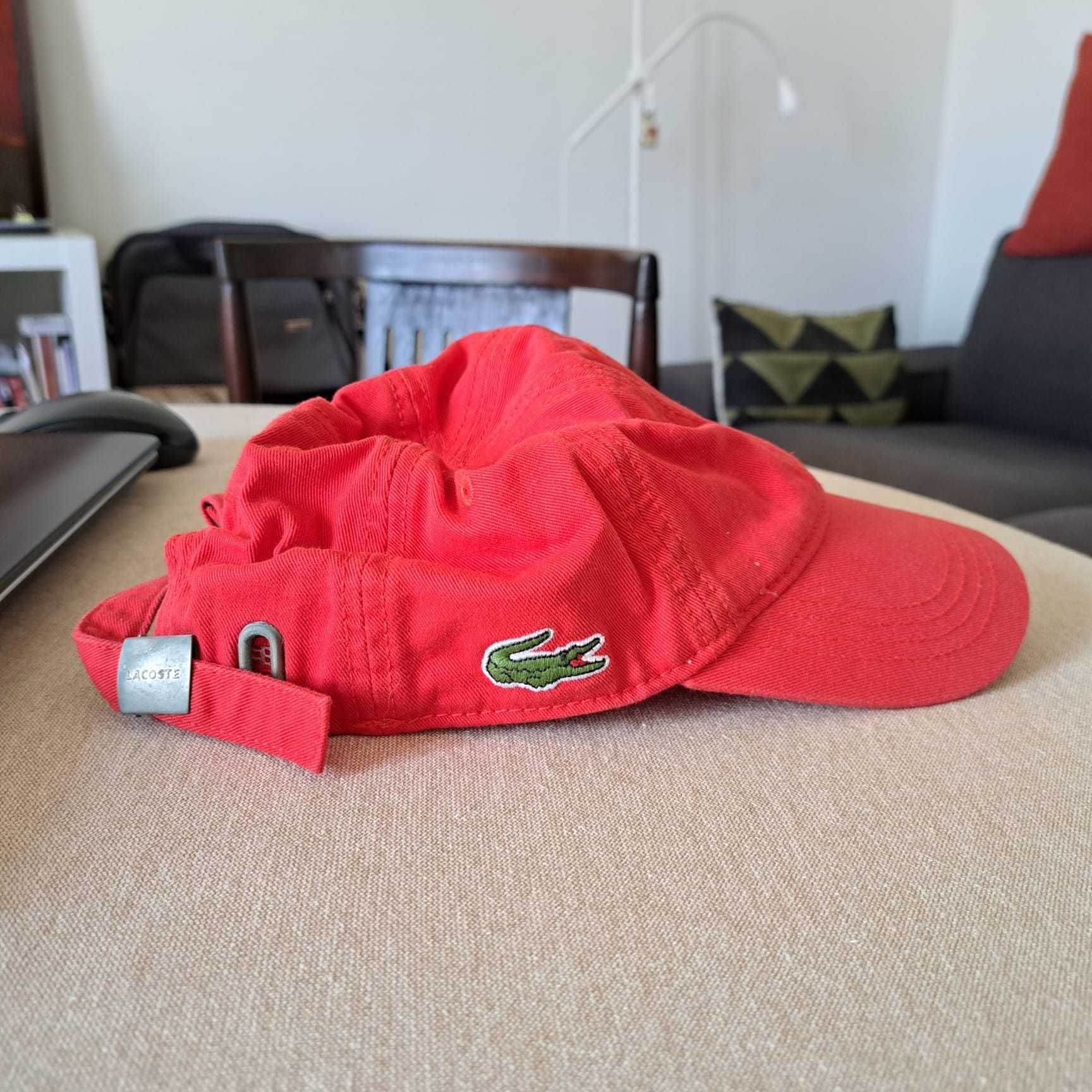 LACOSTE Boné vermelho para Criança tamanho 6/9 anos