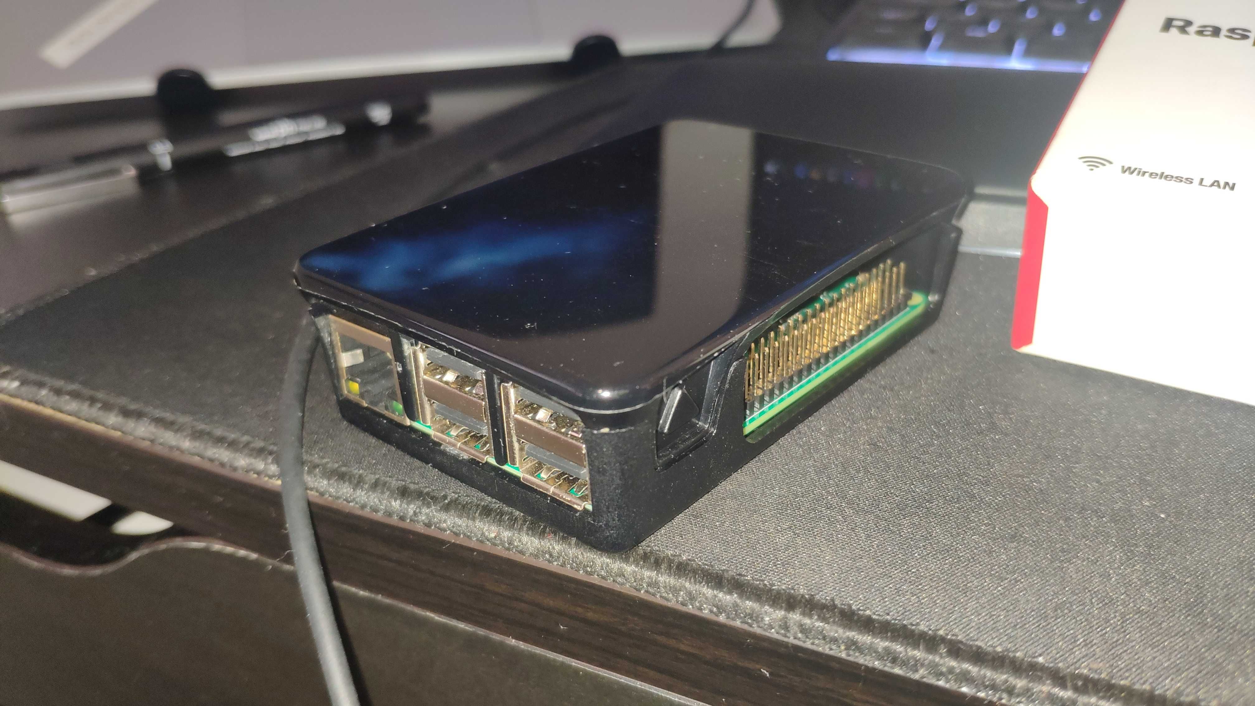 Raspberry Pi 3B + Case + Pi Cam