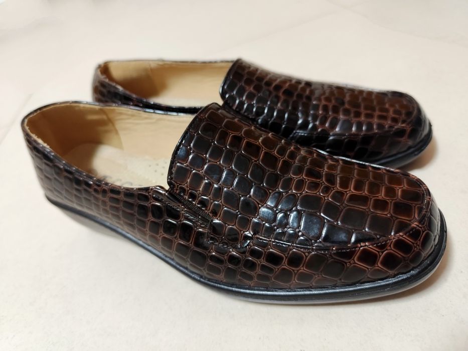 Sapatos castanhos em pele genuína - Elova (Novo - Tam. 37)