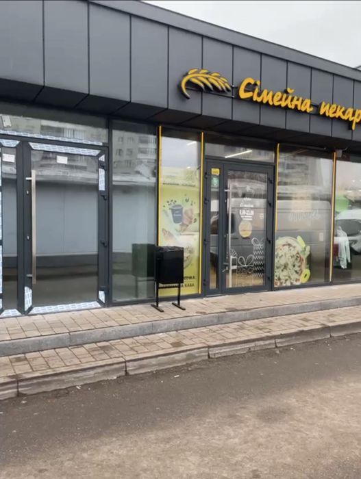 Широка, 65б Перша лінія від базару магазин панорамні вітрини