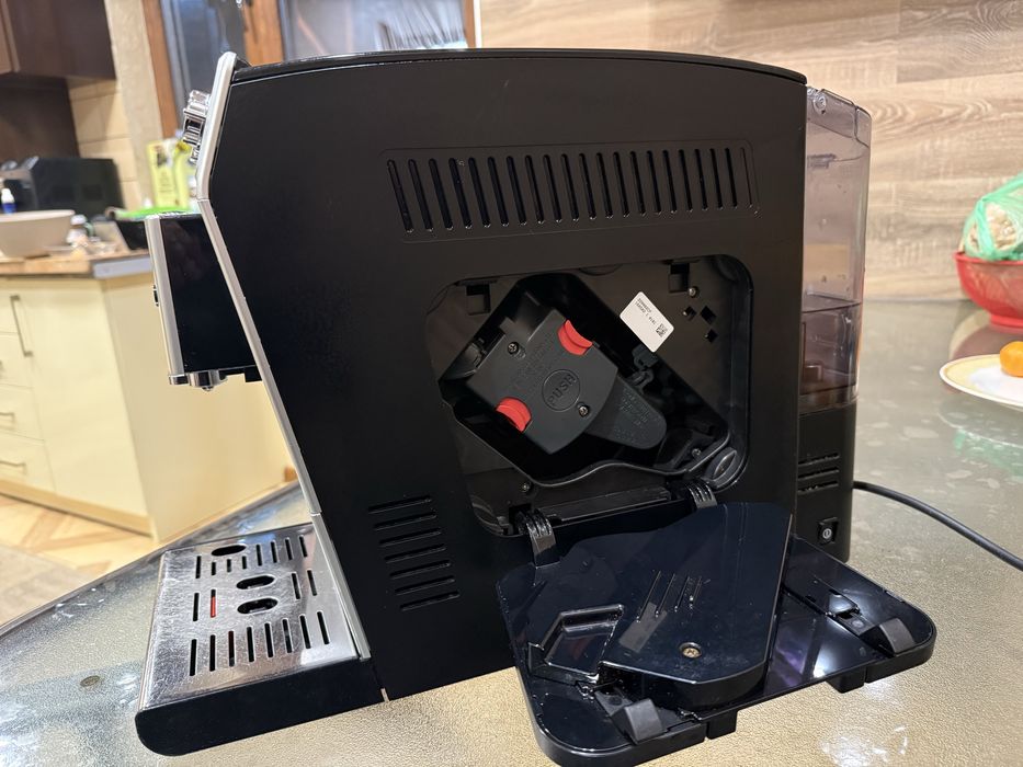 Кавомашина Delonghi Autentica сенсорна