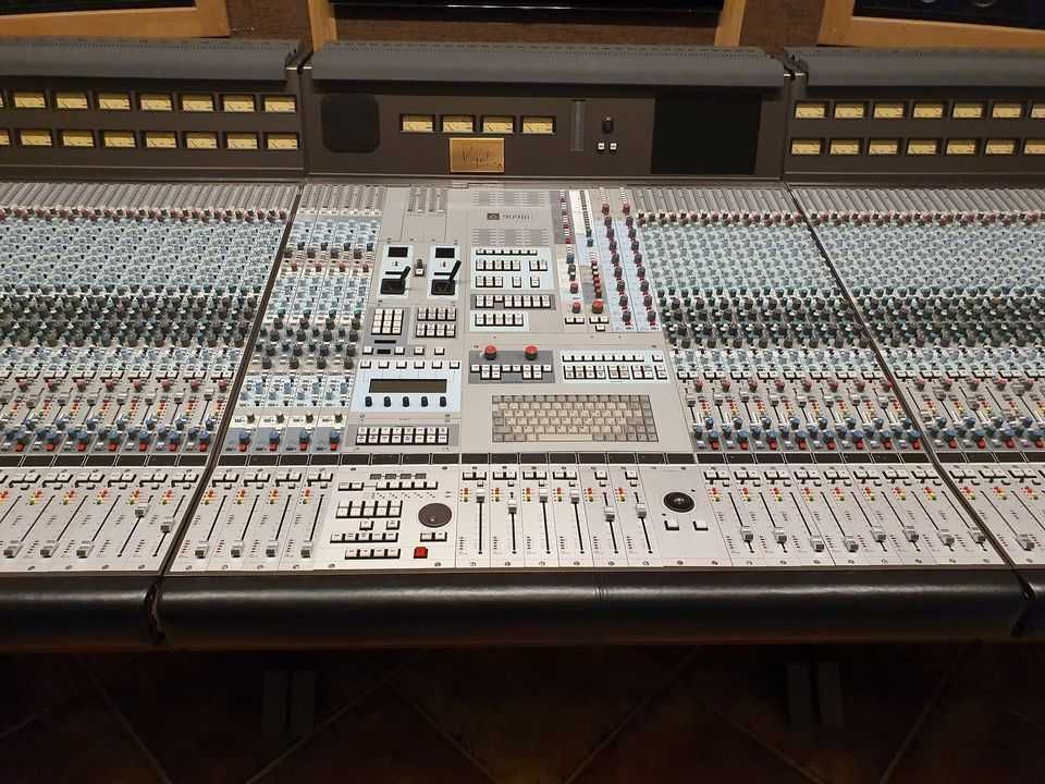 Amek 9098i console (design by Rupert Neve) Студийная  консоль 320000$