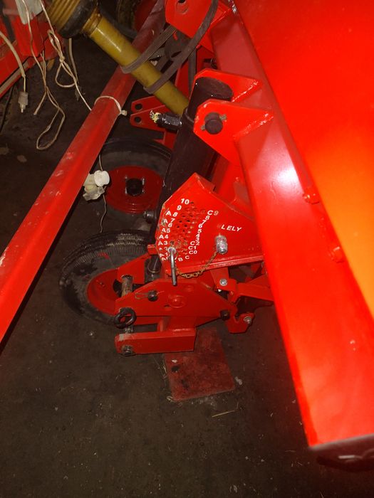 Rozsiewacz do nawozów LELY Centerliner