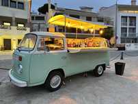 Carrinha pão-de-forma VW T2 1975 - o bar perfeito para as tuas festas!