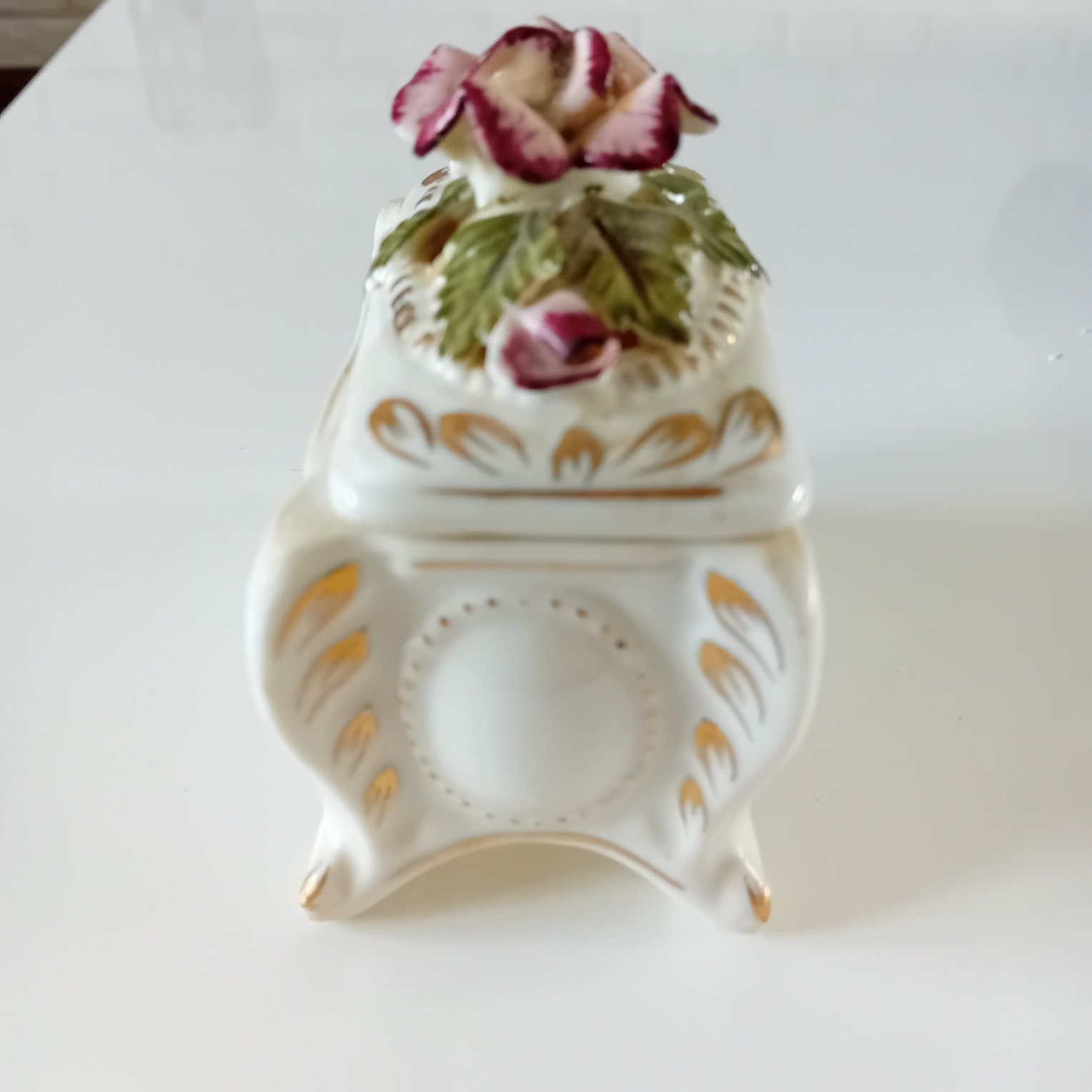 Porcelanowa szkatułka