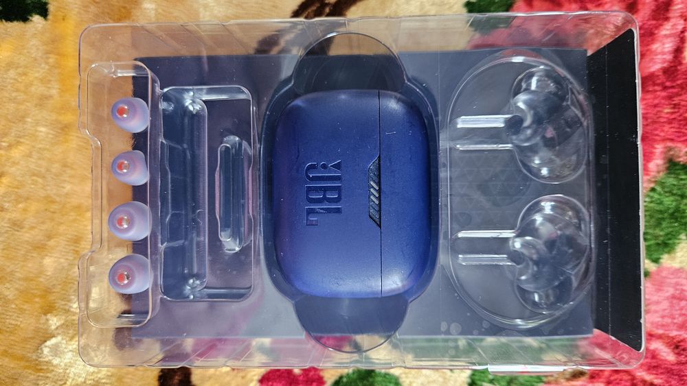 Безпроводные наушники JBL