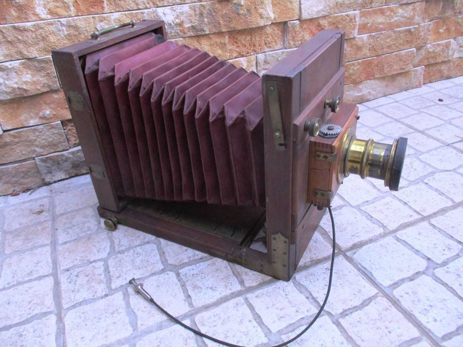 Máquina fotográfica antiga - 100 anos