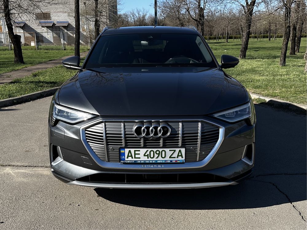 Audi E-tron Prestige 2019