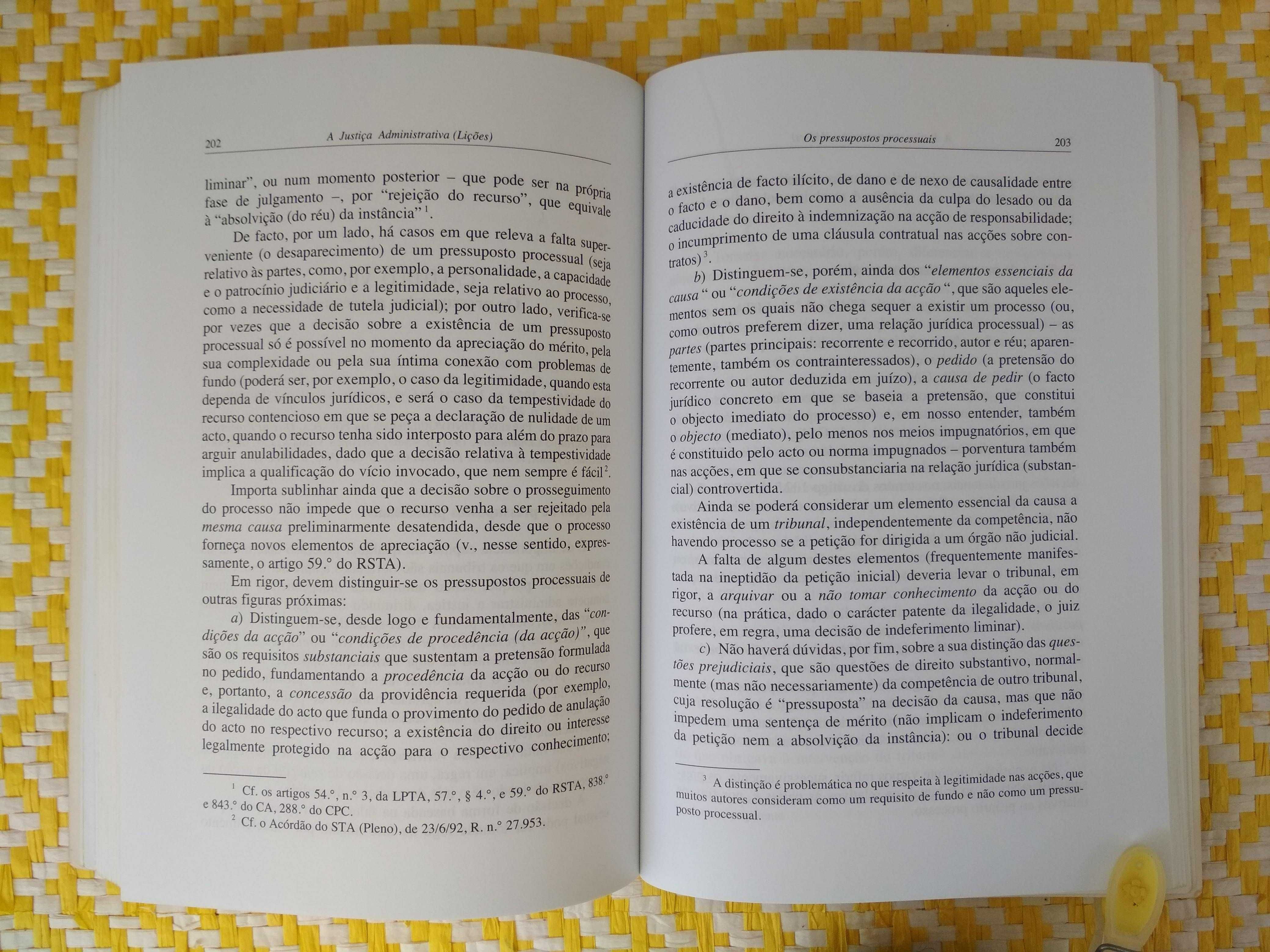 A JUSTIÇA ADMINISTRATIVA
de José Carlos Vieira de Andrade