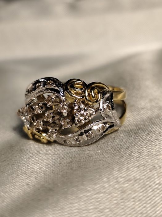 Золотое кольцо с бриллиантами