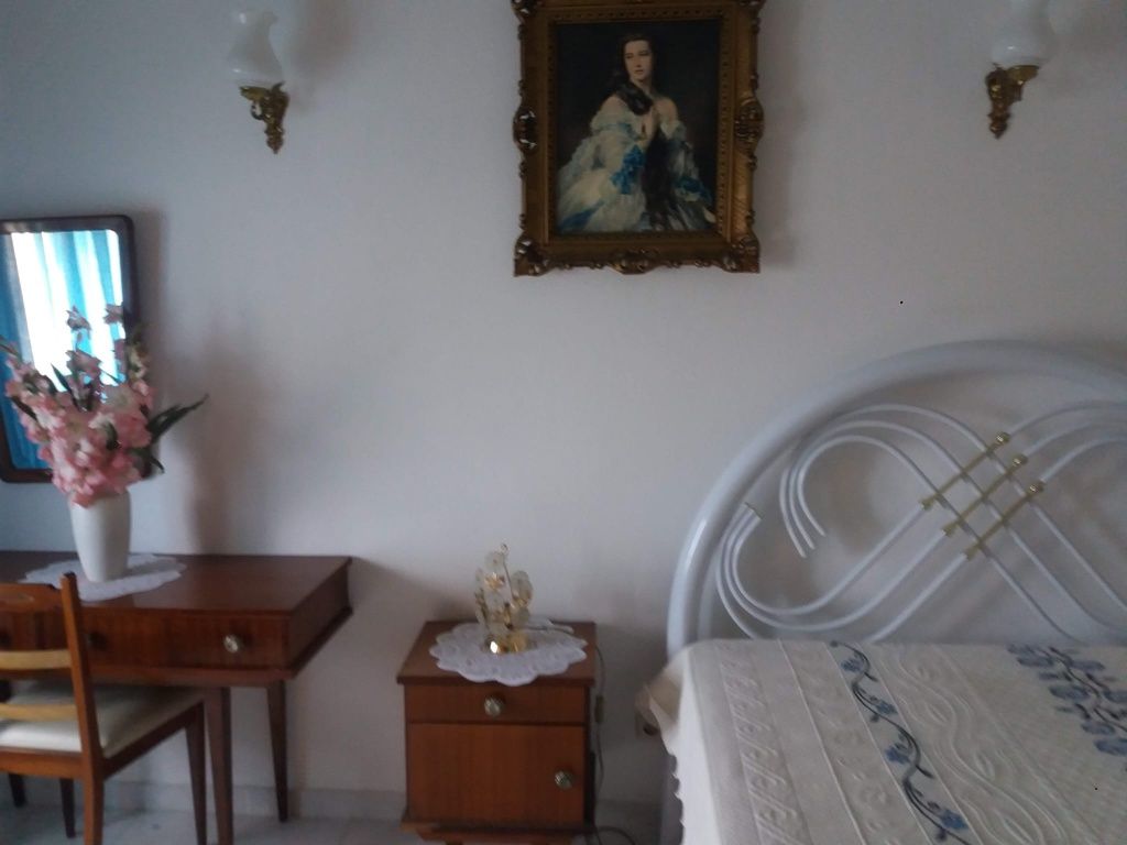 Móveis Vintaged de quarto de casal com cama de ferro nova