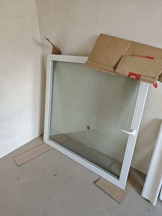 Sprzedam okno z roletami elektrycznymi