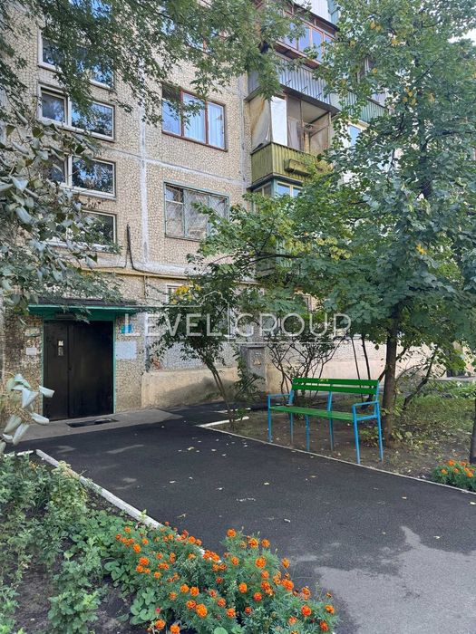 2 кім з ремонтом, вул. Братиславська 8, метро Чернігівська 10 хвилин.