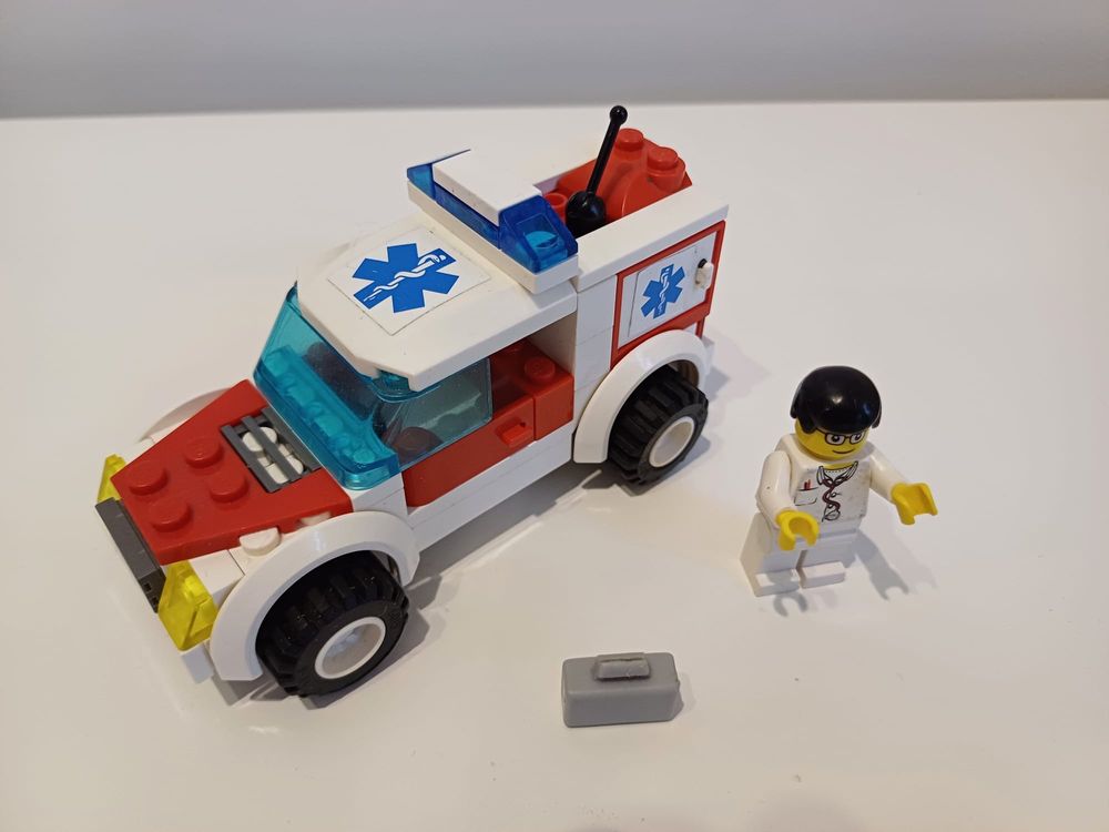 Klocki LEGO 7902 lekarz karetka ambulans