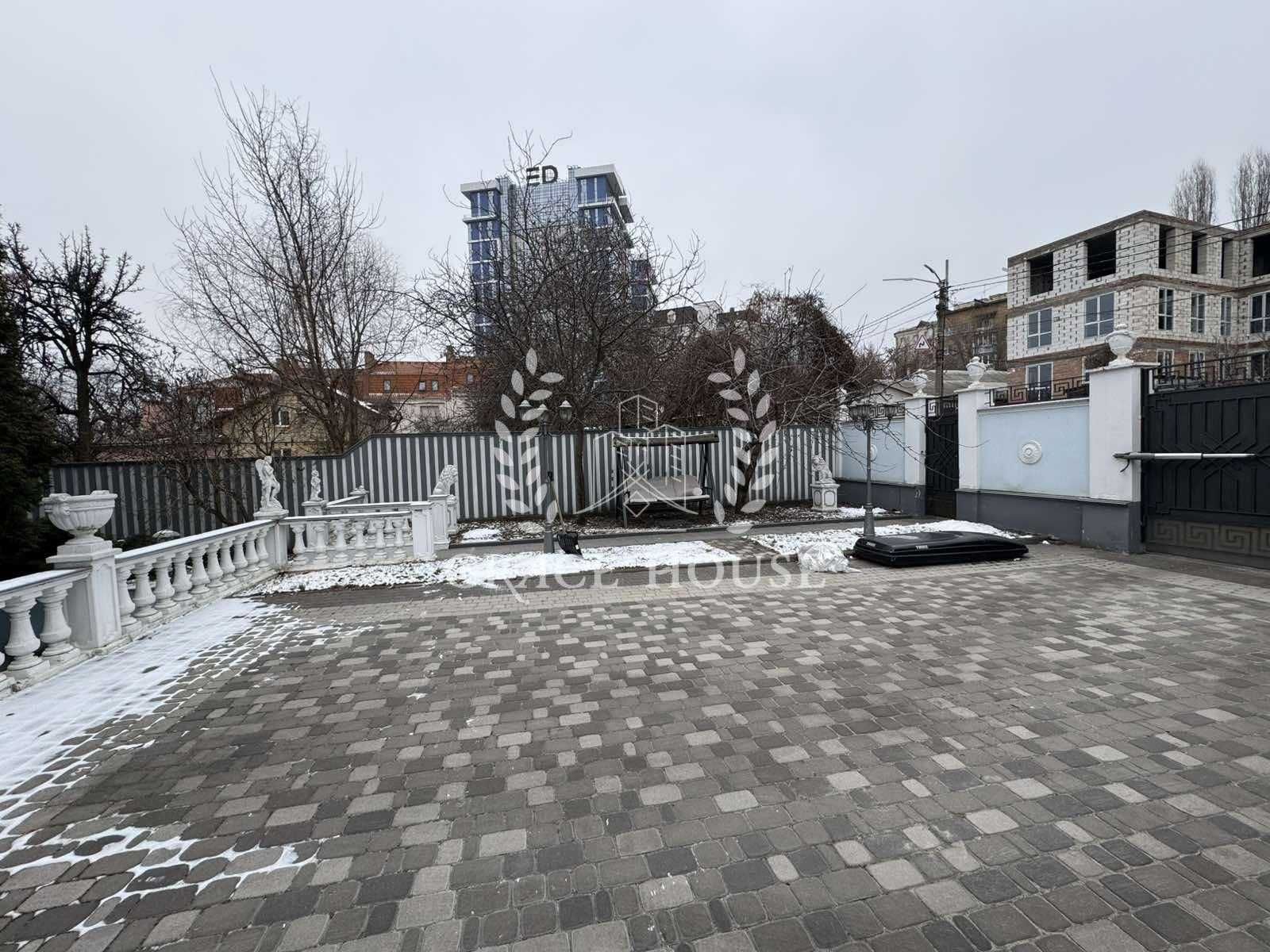 БЕЗ% Продажа дома 460м.кв. с бассейном, Печерск, Зверинецкая, центр