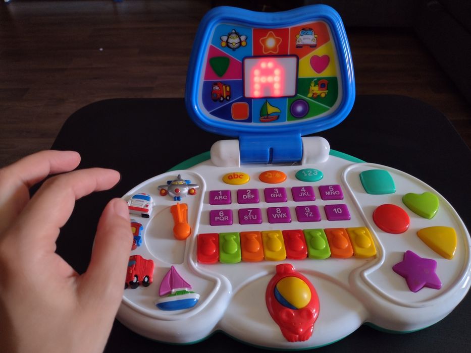 Zabawkowy laptop