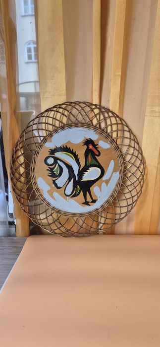 Piękny stary duży wiklinowy talerz z kogutem starocia PRL