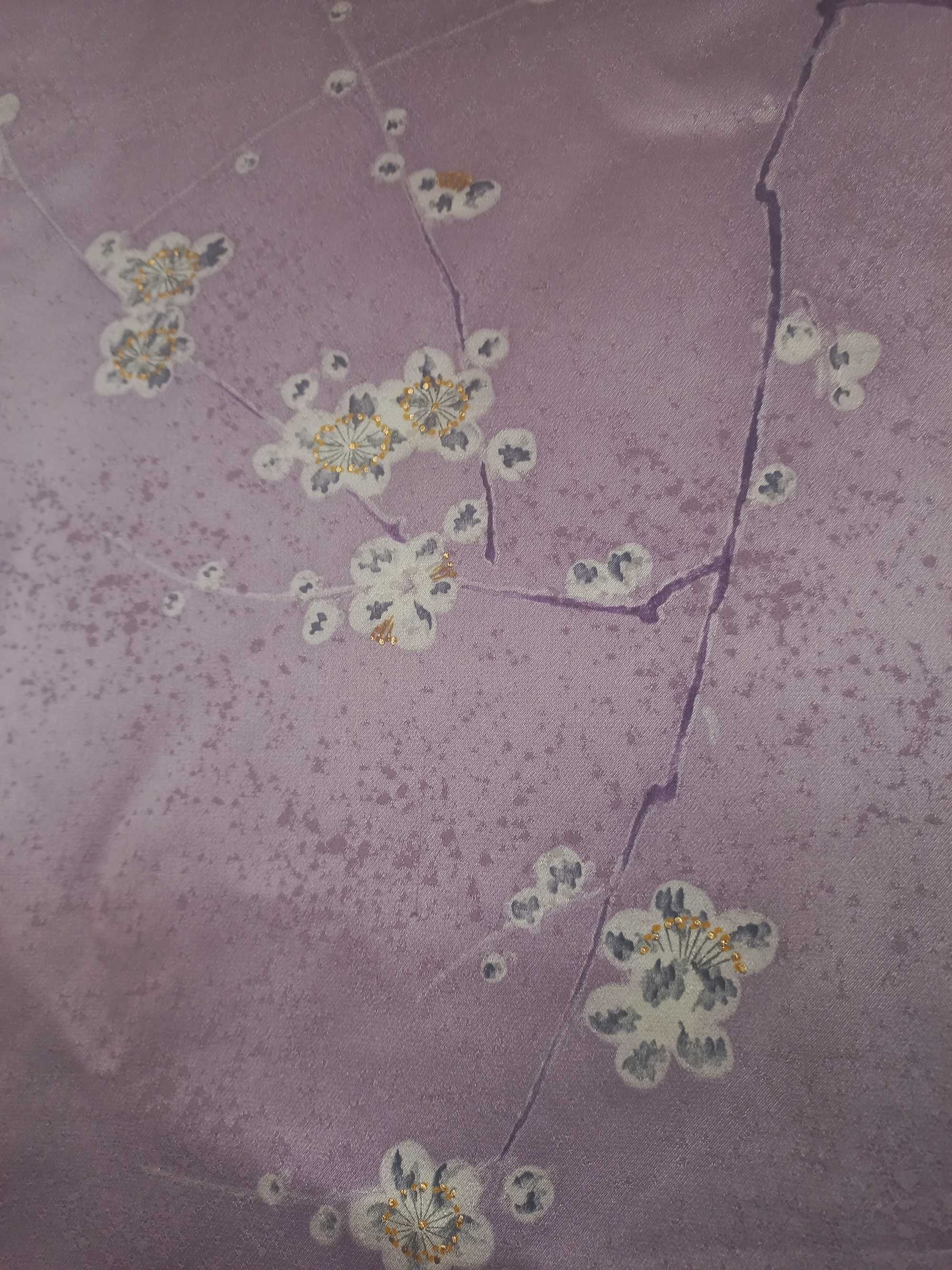 Fioletowe japońskie jedwabne kimono w kwiaty śliwy białe złote kwiaty