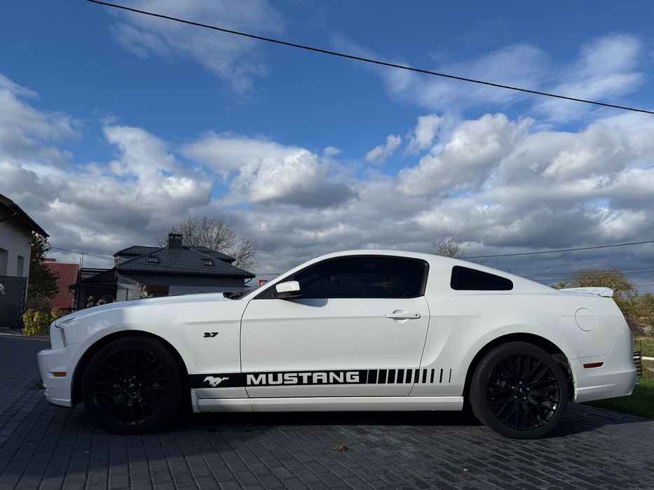 Ford Mustang Ford Mustang V Generacji 3.7L V6 (2013) wersja PREMIUM
