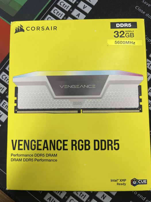 Corsair Vengeanve RGB DDR5. 16GB x 2 (32GB) 5600MHz