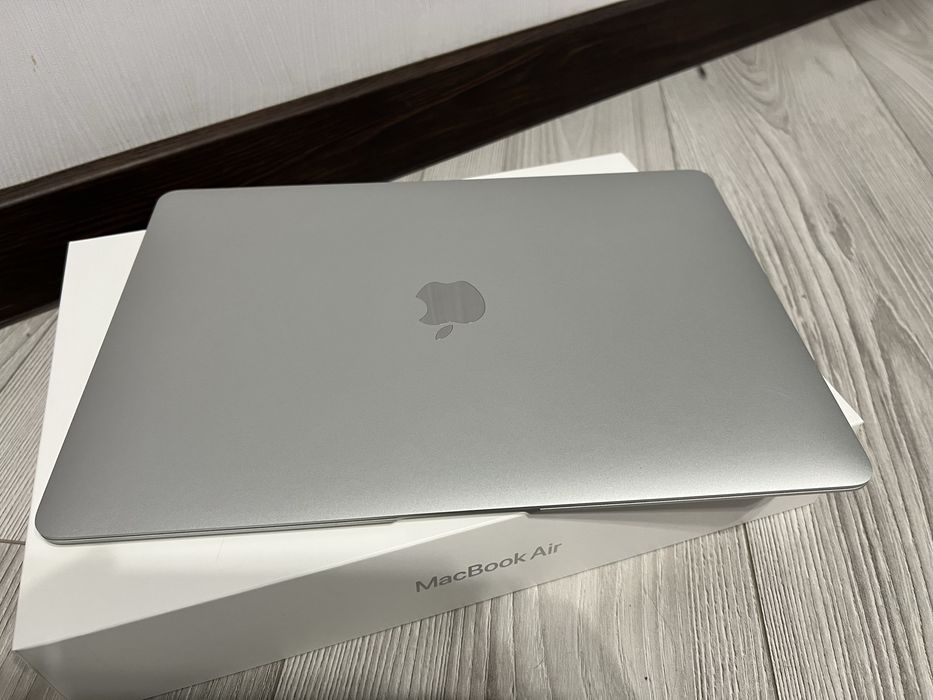 MacBook Air 13” (2020, i5, 8/512 GB)
