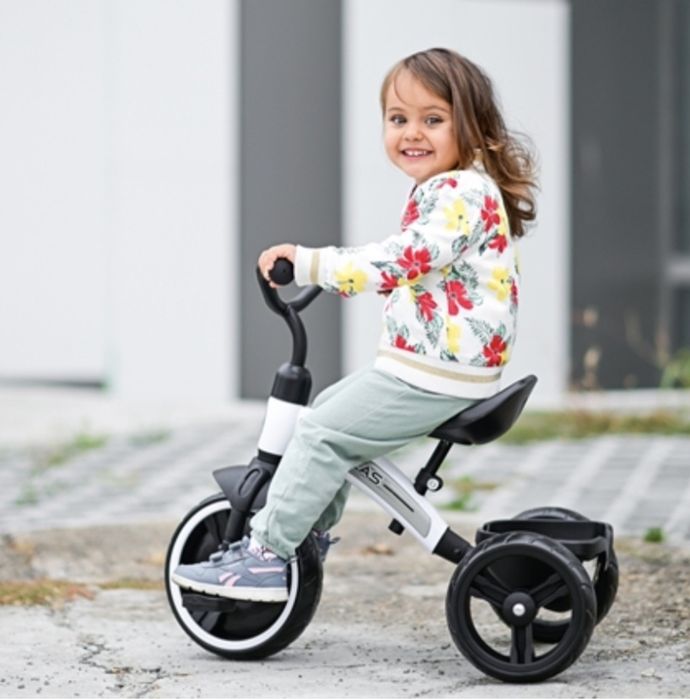 Триколісний дитячий велосипед Dallas білий 2-6 років